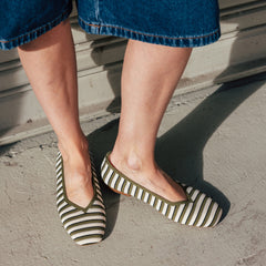 Square-Toe V-Cut Flats (Margot 2.0)